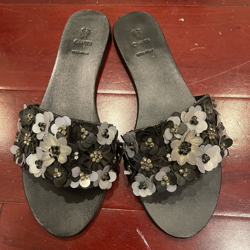 Cinti Italy Flower Embellished Leather Sandals